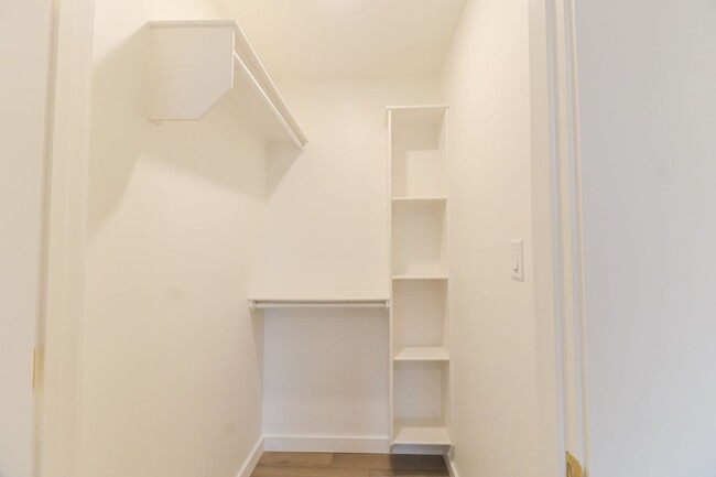 Building Photo - Luxury 1 Bedroom Downtown Jonesboro!