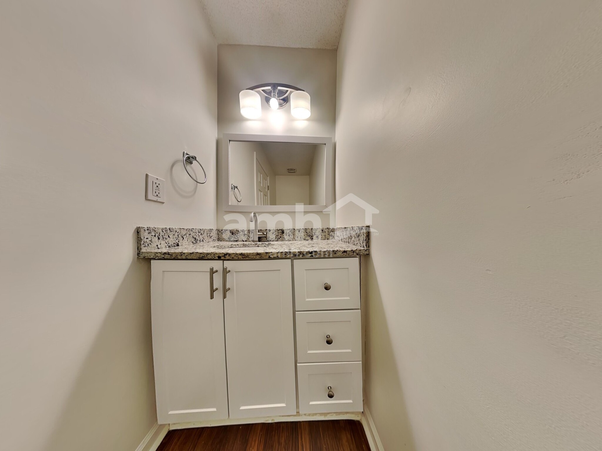 Building Photo - 5057 Thornton Dr