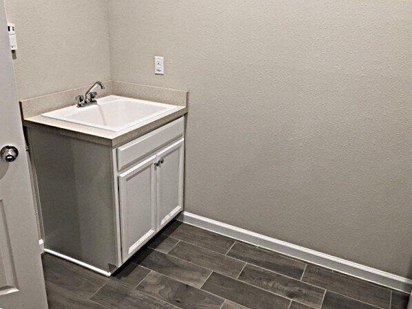 Building Photo - 144 Athens Dr