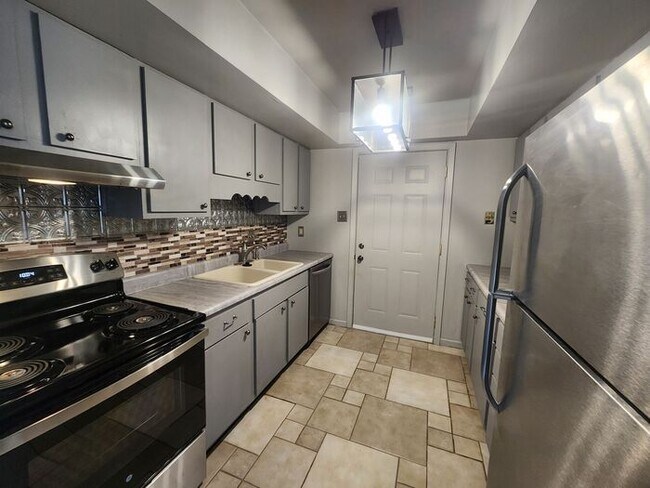 Building Photo - 3 Bedroom 2 Bath Condo Near Honey Creek Co...