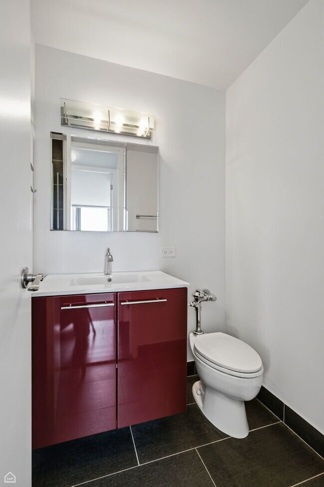 Building Photo - 330 W Diversey Pkwy