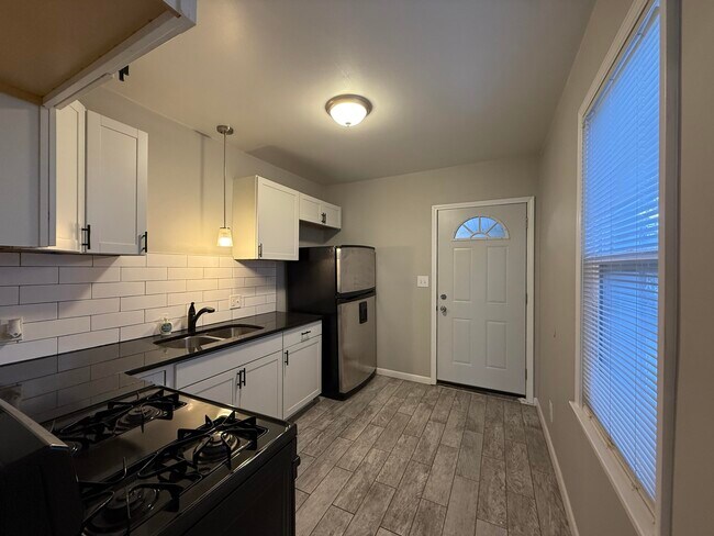 Building Photo - 349 Westminster St