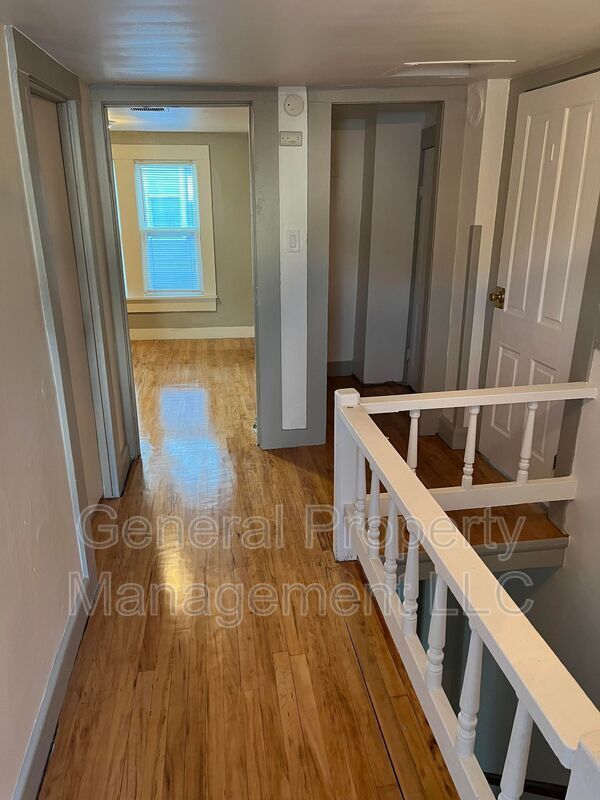 Building Photo - 4 bed 1.5 Bath near UWEC! Available June 1st