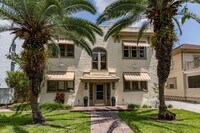 Building Photo - Charming Downtown Orlando 1/1 Corner Condo Near Lake Eola!