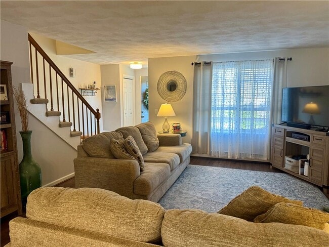 Building Photo - 10 Parsley Ln