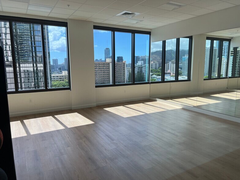 Yoga Room - 1515 Liona St