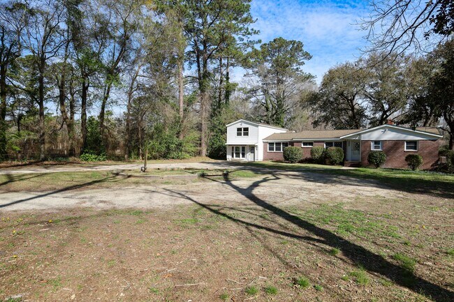 Building Photo - 1190 Blue Creek Rd