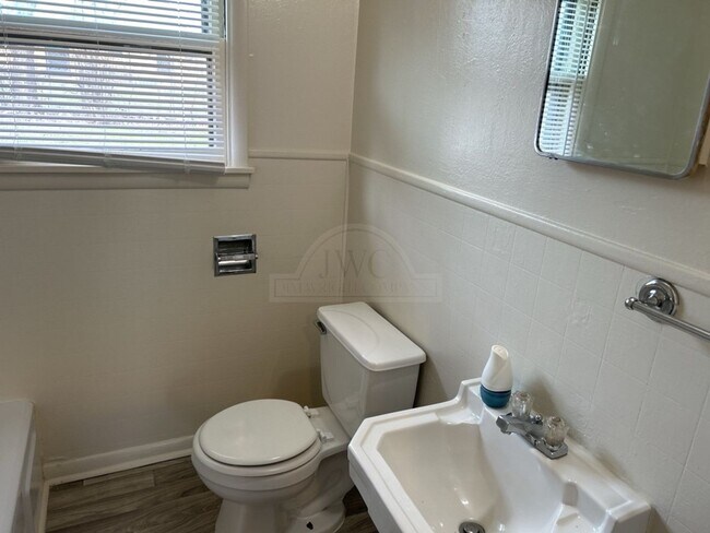 Building Photo - 408 Allen St