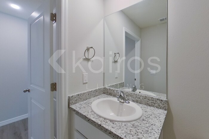 Building Photo - 8648 SW 43rd Ter