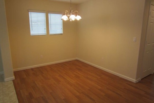 Building Photo - 1647 Dewey St