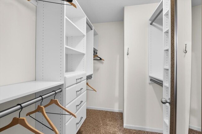 Building Photo - Furnished or Unfurnished spacious two story traditional conveniently located and ready now!