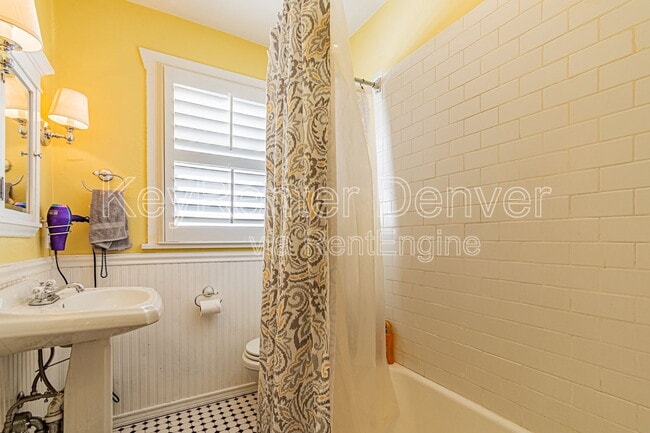 Building Photo - 3059 W 40th Ave