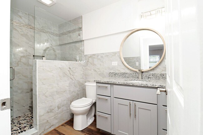 Building Photo - Recently Renovated Downtown Basement Apart...