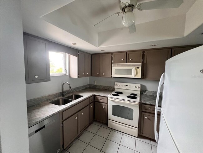 Building Photo - 920 Conecta Dr