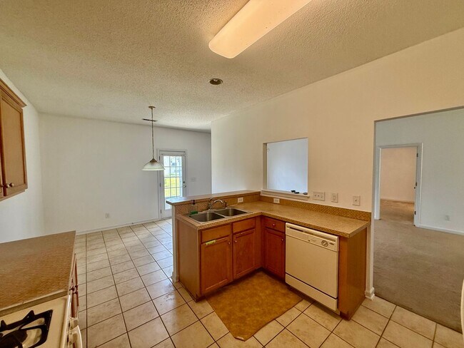 Building Photo - Three bedroom, 2 bath house in Greensboro