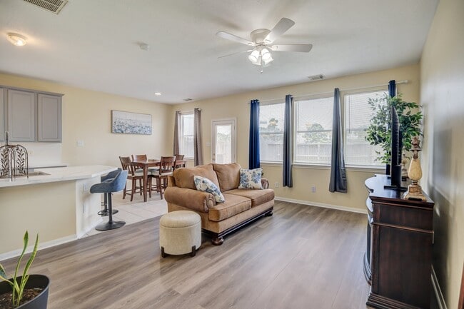 Building Photo - 13011 Peppergate Ln