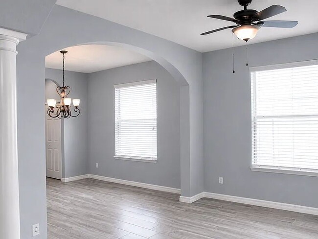 Building Photo - Welcome to this beautifully maintained home in the highly sought-after Creekwood neighborhood, wh...