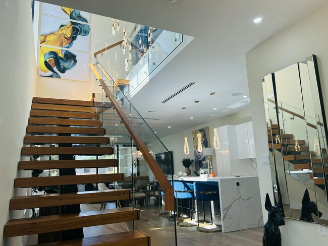 Building Photo - 1125 NE 17th Ave