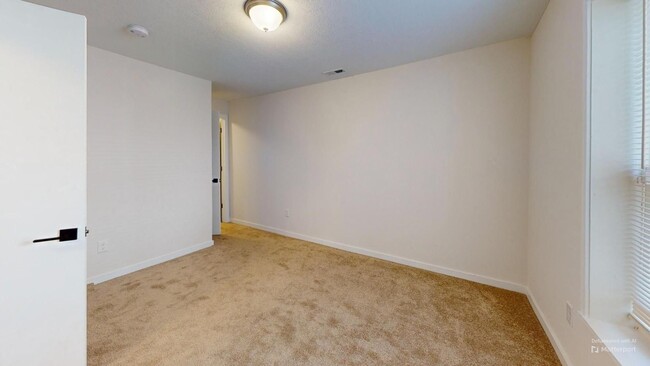 Building Photo - IMMACULATE - Clark / Fulton Area - 3 Bedro...