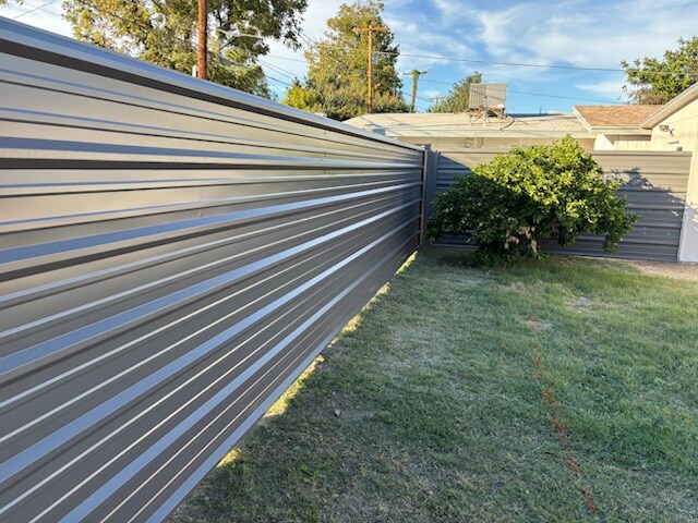 Building Photo - 650 E 3rd Ave