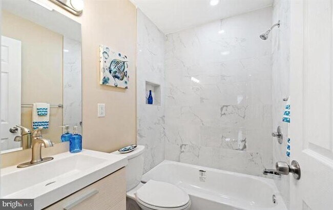 Building Photo - 1112 E Moyamensing Ave