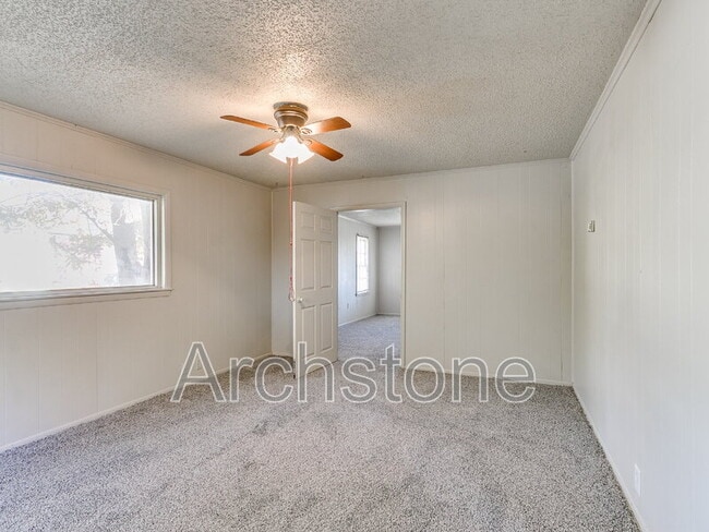 Building Photo - 527 E Boeing Dr