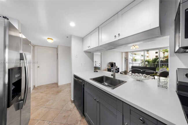 Building Photo - 7601 E Treasure Dr