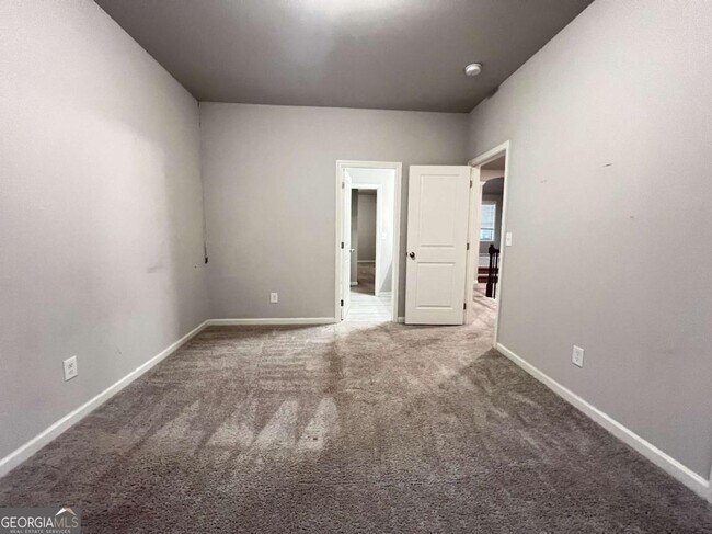Building Photo - 4675 Silver Oak Dr SW