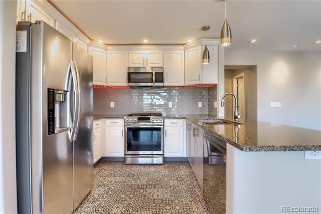 Building Photo - 16229 Hedgeway Dr