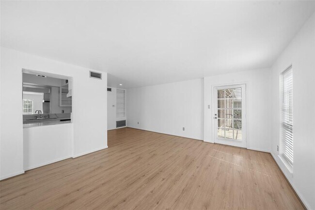 Building Photo - 6410 Del Monte Dr