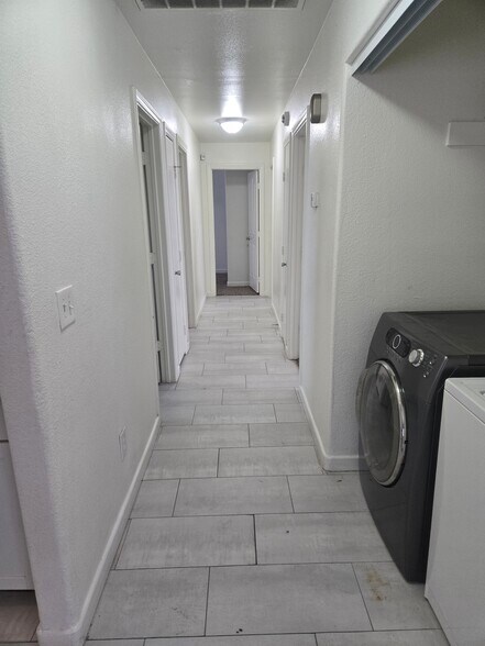 Building Photo - 1280 Blankenship Ave