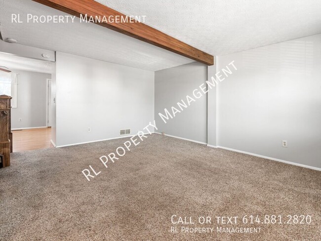 Building Photo - 3 Bedroom/2 Full Bathroom/2 Half bath Condo