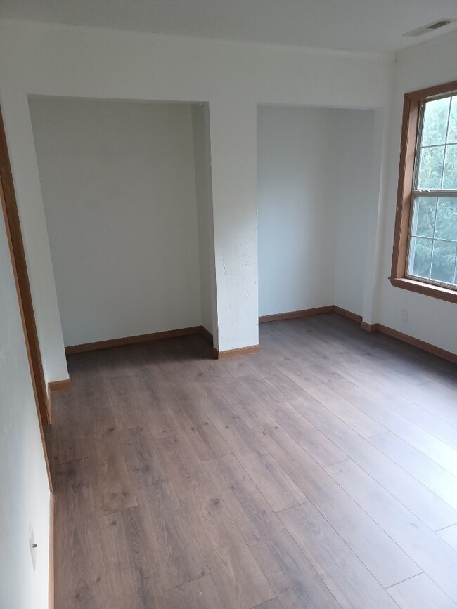 Building Photo - 1850 Lake St