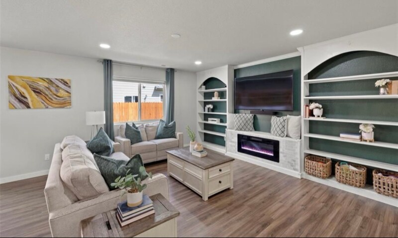 Building Photo - 4032 Silver Star Grove