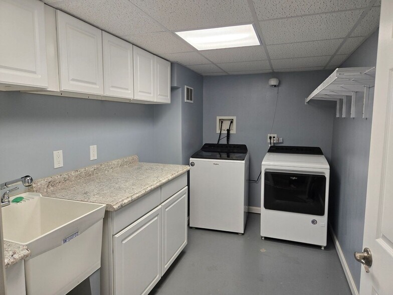 Building Photo - 929 Weninger Cir