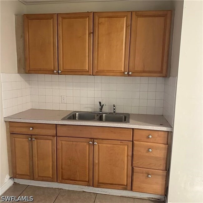 Building Photo - 706 Arianne Ct