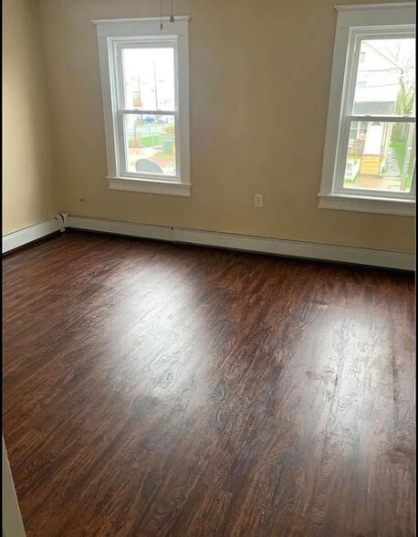 Building Photo - 382 E Grove St