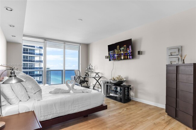Building Photo - 1830 S Ocean Dr
