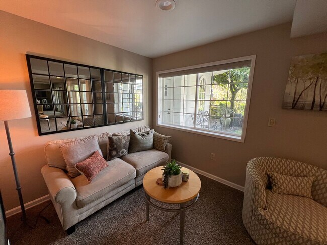 Building Photo - Carriage House