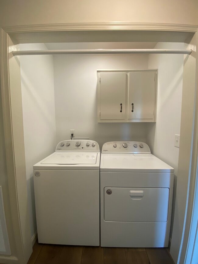 Building Photo - 2321