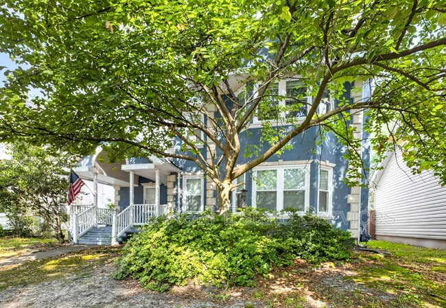 Building Photo - 1316 Llewellyn Ave