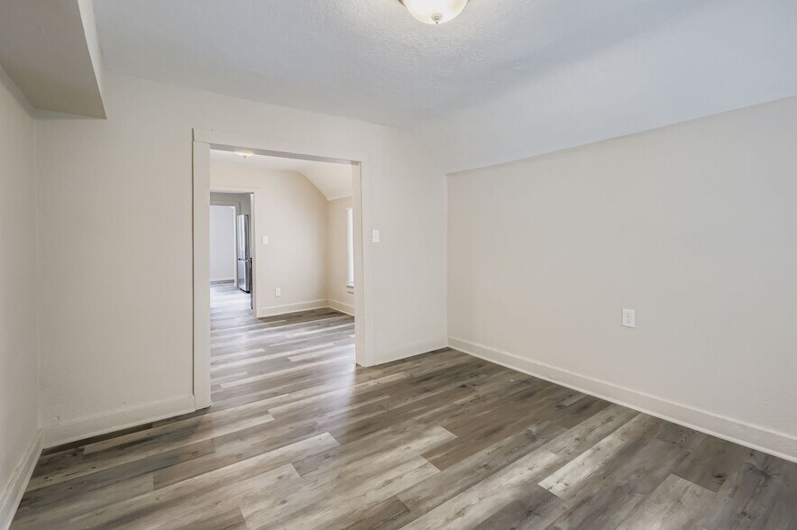 Building Photo - 1827 Grey Ave