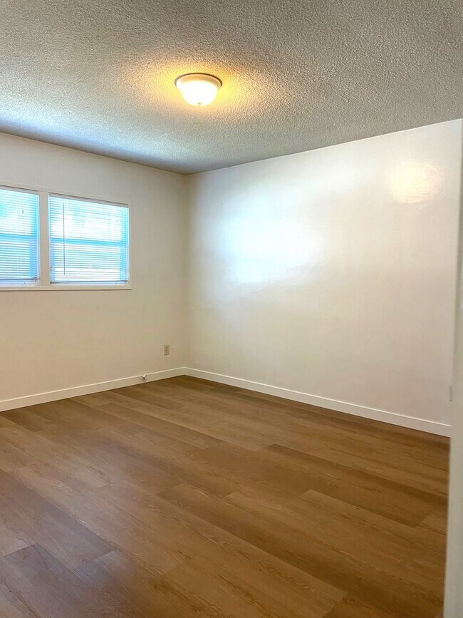Building Photo - 468