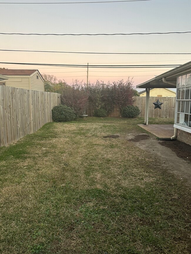 Building Photo - 3250 E Lafourche Ct