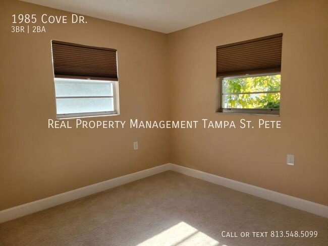 Building Photo - 1985 Cove Dr