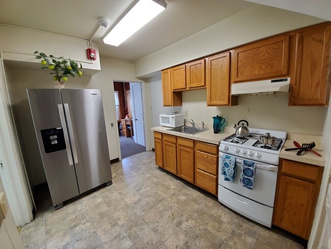 Kitchen, floor 1 - The Big Blue House-14-bedroom house