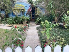 Building Photo - 736 High St