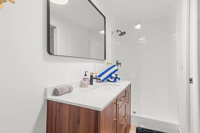 Building Photo - 443 NE 71st St