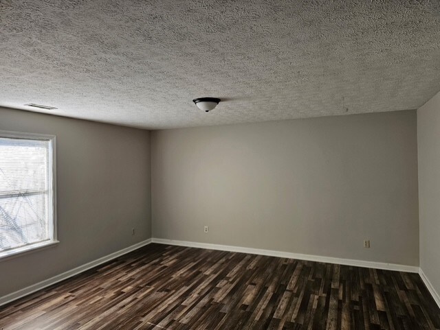 Building Photo - 378 River St