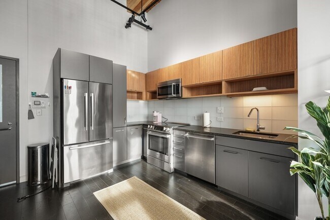 Building Photo - 319 A St